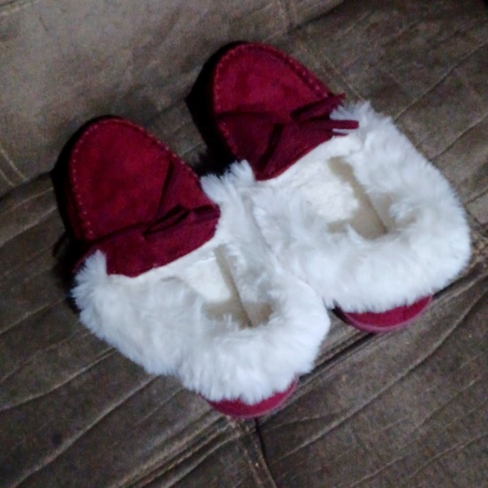 No Boundaries Slippers Size 6
